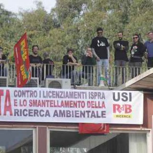 ispra-protesta-tetto