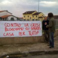 Si è svolto stamattina un presidio anti-sfratto a Rodigo (MN). Precari e studenti dello spazio sociale La boje e di Sinistra Critica insieme all’assessore provinciale Banzi sono intervenuti per evitare lo sfratto esecutivo per un cittadino italiano di origine marocchina, la sua e un’altra famiglia con bimbi piccoli.
Appena si sono palesati l’ufficiale giudiziario, l’avvocato della [...]