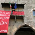 30 NOVEMBRE, MANTOVA: OCCUPATO PALAZZO DUCALE DA STUDENTI E UNIVERSITARI
Anche Mantova si mobilita contro la riforma Gelmini: più di un centinaio di studenti medi e universitari hanno occupato Palazzo Ducale, in pazza Sordello, nel pieno centro di Mantova, esponendo due striscioni , che recitavano “Basta tagli a cultura e istruzione”, e “9 dicembre: tutti in [...]