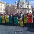 [Feature in aggiornamento ]
UFFICIALE: DDL GELMINI SLITTA A MARTEDI

Nuova giornata calda sul fronte della protesta  degli studenti contro il governo e i tagli previsti dalla riforma  Gelmini.  L’esame della riforma dell’Università riprende oggi in Aula  alla Camera: a Roma universitari e liceali hanno annunciato un sit-in  non autorizzato in piazza [...]