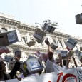 








Salvatore Cannavò
(Da il Fatto quotidiano)


Elezioni permettendo in primavera si voterà per il referendum  sull’acqua pubblica. La Corte costituzionale, infatti, ha dichiarato  ammissibili due dei quattro quesiti presentati, tre dal Forum dei  movimenti per l’acqua pubblica e uno dall’Idv di Antonio Di Pietro. Al  comitato referendario l’atmosfera è elettrica, si è appena [...]