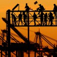 Aggiorniamo il sito con una rassegna di tre articoli sul movimento Occupy. Nello specifico sullo sciopero generale precario indetto da Occupy Oakland. Una forma di mobilitazione che subito ha aperto dibattiti e costruito immaginari qua in Europa, per quanto a ciò non sia seguita una concretizzazione locale della cosa. La radicalità dello sciopero di Occupy [...]