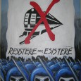 




Già un mese fa i mantovani contro il TAV, a seguito dell' appello nazionale dei valsusini, sono scesi nelle strade cittadine per informare sull'inutilità dell'opera e sulla militarizzazione della Valsusa.

L'11 aprile, verrà resa legale l'occupazione dei terreni, che lo Stato italiano ha operato attraverso 2000 agenti di polizia che da luglio stanziano nella Valle.

Dopo questa formalità, i general contractor formati dai grandi nomi dell' imprenditoria italiana, potranno iniziare dei lavori che probabilmente non avranno mai fine.

Mentre molti governi europei dichiarano l' insostenibilità della tratta, cancellando di fatto la Lisbona-Kiev, il governo Monti, maschera con la “fermezza”  la continuità del modello  “grandiopere”.

Attraverso le mega costruzioni infatti, negli ultimi 30 anni, sono state sostituite le bustarelle di tangentopoli, canale di passaggio di denaro pubblico in mani private, con sistemi di appalti che hanno gonfiato un debito pubblico che ora dobbiamo pagare noi.

Ci dicono ogni giorno che dobbiamo fare sacrifici, eppure se consideriamo che il TAV ha lo straordinario costo di 1200 euro al centimetro, possiamo fare un paio di conti:

6 cm di TAV = 1 anno di pensione minima

3 metri di TAV = 4 sezioni di scuola materna 

500 metri di TAV = 1 ospedale da 1200 posti letto, 226 ambulatori, 38 sale operatorie

1 km [...]